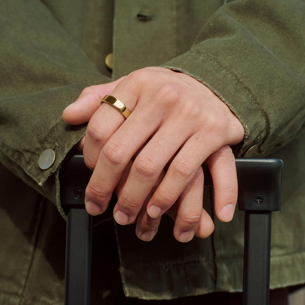 Oura Ring Gen 5 Smart-Ring – Gold, Größe 8, Schlaf- & Fitnesstracker, Herzfrequenz, Titan